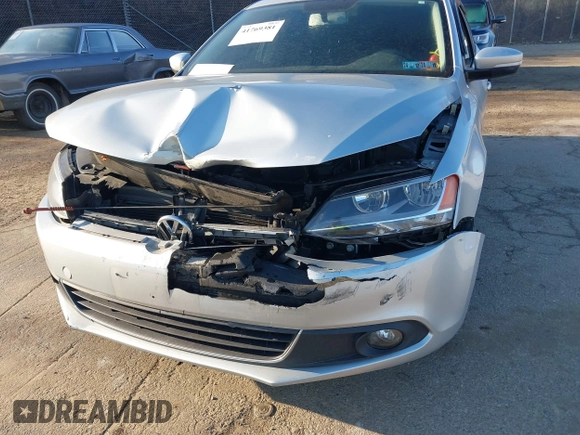 2011 Volkswagen Jetta SEL с VIN 3VWLZ7AJ7BM304149, выставлен на аукционе IAAI как лот 41769381 с пробегом 92 331 миль миль и . История ставок и продаж доступна на DreamBid. Изображение 6.