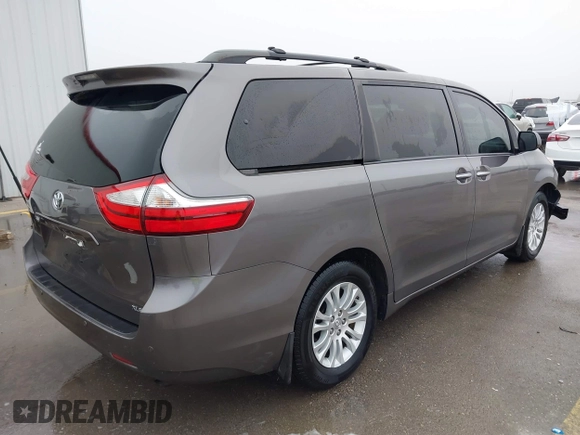 2017 Toyota Sienna XLE Auto Access Seat with VIN 5TDYZ3DC8HS776058, listed as a IAAI auction lot 41945909 with 138,899 mi miles. Bid and sale history available at carsss.com. Image 4.