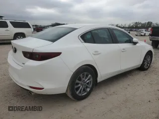 2022 Mazda 3 S with VIN 3MZBPAAL4NM307238, listed as a Copart auction lot 86509444 with 31,607 mi miles and Salvage title. Bid and sale history available at DreamBid. Image 3.