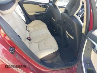 2013 Volvo S60 T5 Premier z VIN YV1612FS0D2203275, wystawiony jako IAAI lot #42521559 z przebiegiem 110 850 mil mil oraz . Historia ofert i sprzedaży dostępna na DreamBid. Obrazek 8.