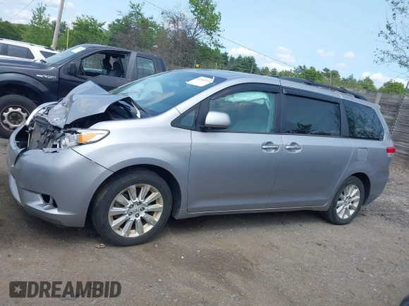 2012 Toyota Sienna XLE z VIN 5TDDK3DC5CS044692, wystawiony jako IAAI lot #42392574 z przebiegiem 185 242 mil mil oraz . Historia ofert i sprzedaży dostępna na DreamBid. Obrazek 14.
