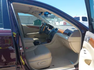 2006 Lexus ES 330 with VIN JTHBA30G065175122, listed as a IAAI auction lot 41962544 with 146,063 mi miles. Bid and sale history available at carsss.com. Image 5.