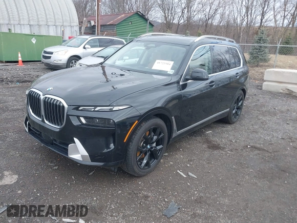 2025 BMW X7 xDrive40i z VIN 5UX23EM01S9Y67220, wystawiony jako IAAI lot #41722504 z przebiegiem 7 522 mil mil oraz . Historia ofert i sprzedaży dostępna na DreamBid. Obrazek 2.