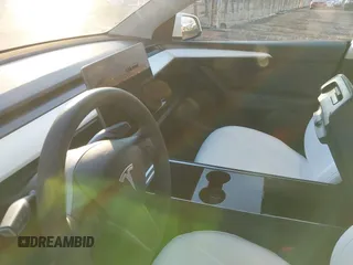2024 Tesla Model Y с VIN 7SAYGDED5RF010087, выставлен на аукционе IAAI как лот 41312466 с пробегом Не указан миль и . История ставок и продаж доступна на DreamBid. Изображение 15.