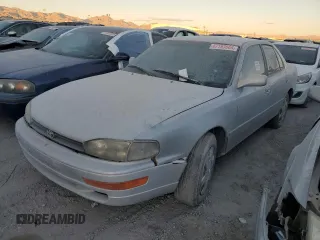 1992 Toyota Camry z VIN 4T1VK12E3NU018664, wystawiony jako Copart lot #67193664 z przebiegiem Nie podano mil oraz Nie do naprawy • Non repairable. Historia ofert i sprzedaży dostępna na DreamBid. Obrazek 1.