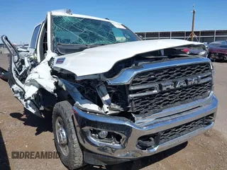2023 Ram 2500 Tradesman z VIN 3C6UR5HL9PG544416, wystawiony jako IAAI lot #41958396 z przebiegiem 35 914 mil mil oraz . Historia ofert i sprzedaży dostępna na DreamBid. Obrazek 1.