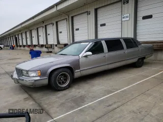 1996 Cadillac Fleetwood z VIN 1G6DW52P3TR710083, wystawiony jako Copart lot #52963025 z przebiegiem 130 658 mil mil oraz Tytuł czysty. Historia ofert i sprzedaży dostępna na DreamBid. Obrazek 1.
