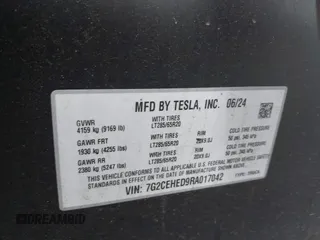 2024 Tesla Cybertruck z VIN 7G2CEHED9RA017042, wystawiony jako IAAI lot #42098366 z przebiegiem 11 652 mil mil oraz . Historia ofert i sprzedaży dostępna na DreamBid. Obrazek 9.