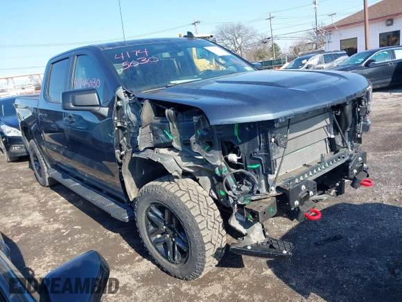 2020 Chevrolet Silverado 1500 LT Trail Boss with VIN 1GCPYFED3LZ352799, listed as a IAAI auction lot 41745030 with 31,194 mi miles. Bid and sale history available at carsss.com. Image 1.