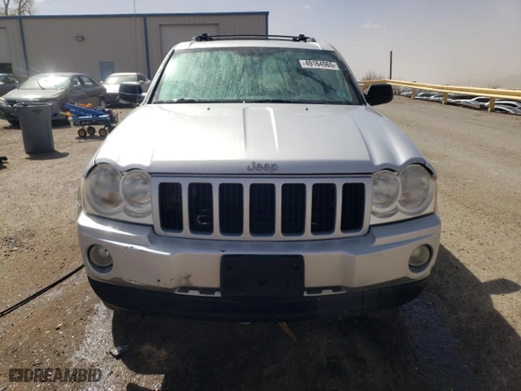 2005 Jeep Grand Cherokee Laredo with VIN 1J4HR48N55C600173, listed as a Copart auction lot 49164965 with 84,100 mi miles and Salvage Title. Bid and sale history available at carsss.com. Image 5.