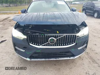 2023 Volvo XC60 Plus Bright Theme with VIN YV4L12RN4P1375945, listed as a IAAI auction lot 41945980 with 27,609 mi miles. Bid and sale history available at carsss.com. Image 6.