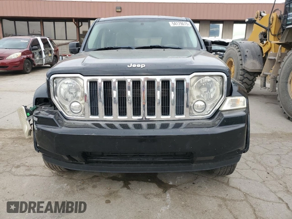 2008 Jeep Liberty Sport z VIN 1J8GN28K68W262608, wystawiony jako Copart lot #54179615 z przebiegiem 116 585 mil mil oraz Szkoda całkowita • Salvage title. Historia ofert i sprzedaży dostępna na DreamBid. Obrazek 5.