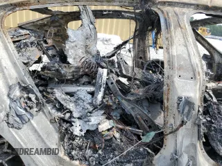 2022 BMW M8 Competition z VIN WBSGV0C07NCH63310, wystawiony jako Copart lot #60612124 z przebiegiem Nie podano mil oraz Nie do naprawy. Historia ofert i sprzedaży dostępna na DreamBid. Obrazek 10.