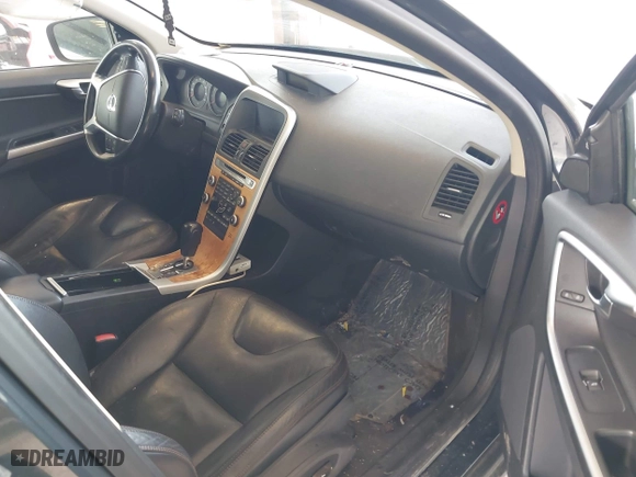 2011 Volvo XC60 3.2L with VIN YV4952DL7B2166075, listed as a IAAI auction lot 42004245 with 136,182 mi miles. Bid and sale history available at carsss.com. Image 5.