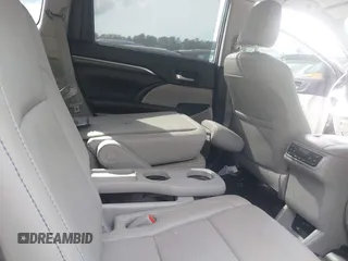 2019 Toyota Highlander Limited with VIN 5TDDZRFH9KS711575, listed as a IAAI auction lot 42102945 with 33,899 mi miles and . Bid and sale history available at DreamBid. Image 8.