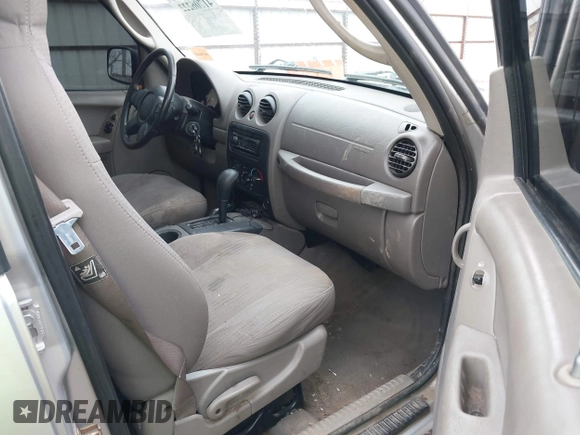 2004 Jeep Liberty Sport with VIN 1J4GL48K74W318861, listed as a IAAI auction lot 41706222 with 211,089 mi miles. Bid and sale history available at carsss.com. Image 5.