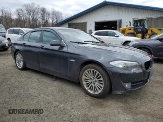 2011 BMW 5 Series 550i z VIN WBAFR9C58BC757285, wystawiony jako Copart lot #49104645 z przebiegiem 137 217 mil mil oraz Czysty tytuł • Clean title. Historia ofert i sprzedaży dostępna na DreamBid. Obrazek 4.