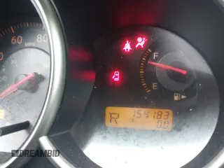 2007 Nissan Versa S z VIN 3N1BC13E37L378536, wystawiony jako IAAI lot #39107705 z przebiegiem 154 183 mil mil oraz . Historia ofert i sprzedaży dostępna na DreamBid. Obrazek 7.