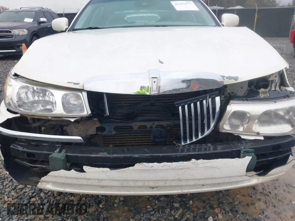 1999 Lincoln Town Car Signature z VIN 1LNHM82WXXY673201, wystawiony jako IAAI lot #41257677 z przebiegiem Nie podano mil oraz . Historia ofert i sprzedaży dostępna na DreamBid. Obrazek 6.