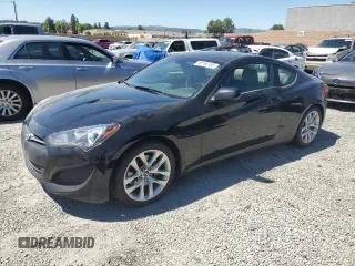 2013 Hyundai Genesis Coupe Premium z VIN KMHHT6KD7DU099360, wystawiony jako Copart lot #56168185 z przebiegiem 121 118 mil mil oraz Szkody całkowita. Historia ofert i sprzedaży dostępna na DreamBid. Obrazek 1.