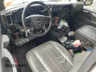 2013 Chevrolet Express Cargo z VIN 1GCSGAFX5D1164407, wystawiony jako Copart lot #56353205 z przebiegiem 166 202 mil mil oraz Szkoda całkowita • Salvage title. Historia ofert i sprzedaży dostępna na DreamBid. Obrazek 8.
