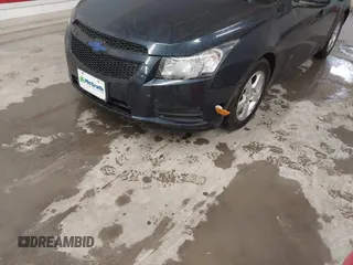 2014 Chevrolet Cruze 1LT z VIN 1G1PC5SB6E7178357, wystawiony jako IAAI lot #41724931 z przebiegiem 122 786 mil mil oraz . Historia ofert i sprzedaży dostępna na DreamBid. Obrazek 6.
