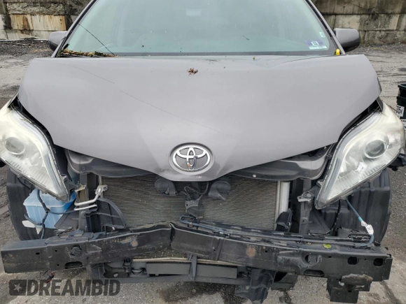 2015 Toyota Sienna XLE with VIN 5TDYK3DC4FS659692, listed as a Copart auction lot 57248355 with 121,644 mi miles and Salvage title. Bid and sale history available at DreamBid. Image 12.