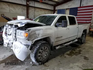 2016 GMC Sierra 2500HD Denali z VIN 1GT12UE80GF172816, wystawiony jako Copart lot #43635765 z przebiegiem 81 800 mil mil oraz Szkoda całkowita • Salvage title. Historia ofert i sprzedaży dostępna na DreamBid. Obrazek 1.