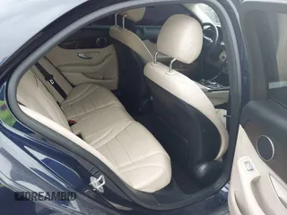 2017 Mercedes-Benz C 300 z VIN 55SWF4JB1HU217102, wystawiony jako IAAI lot #42194342 z przebiegiem 78 724 mil mil oraz . Historia ofert i sprzedaży dostępna na DreamBid. Obrazek 8.