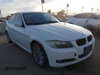 2011 BMW 3 Series 328i z VIN WBAPH5G50BNM74605, wystawiony jako IAAI lot #41478589 z przebiegiem 233 001 mil mil oraz . Historia ofert i sprzedaży dostępna na DreamBid. Obrazek 1.