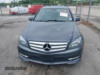 2011 Mercedes-Benz C 300 Sport z VIN WDDGF5EB8BR162211, wystawiony jako IAAI lot #42437442 z przebiegiem 149 419 mil mil oraz . Historia ofert i sprzedaży dostępna na DreamBid. Obrazek 12.