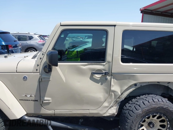 2018 Jeep Wrangler Sahara z VIN 1C4AJWBGXJL811092, wystawiony jako IAAI lot #42305620 z przebiegiem 41 021 mil mil oraz . Historia ofert i sprzedaży dostępna na DreamBid. Obrazek 14.