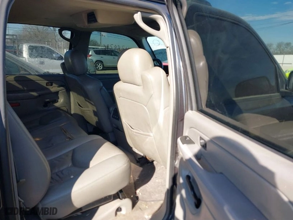 2005 Chevrolet Avalanche Z71 with VIN 3GNEK12Z35G272098, listed as a IAAI auction lot 41389396 with 298,490 mi miles. Bid and sale history available at carsss.com. Image 8.