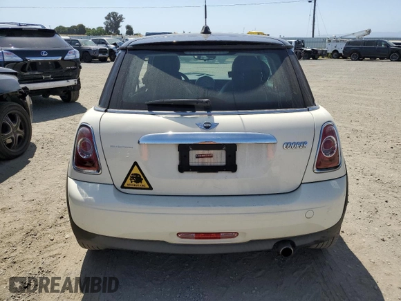 2011 MINI Hardtop with VIN WMWSU3C59BT251488, listed as a Copart auction lot 59236285 with 141,997 mi miles and Clean title. Bid and sale history available at DreamBid. Image 6.