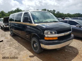 2005 Chevrolet Express Passenger with VIN 1GAHG39U351264538, listed as a Copart auction lot 61422164 with 138,339 mi miles and Salvage Title. Bid and sale history available at carsss.com. Image 4.