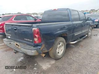 2005 Chevrolet Silverado 1500 LS z VIN 2GCEC13T151397500, wystawiony jako IAAI lot #40999355 z przebiegiem 302 934 mil mil oraz . Historia ofert i sprzedaży dostępna na DreamBid. Obrazek 4.