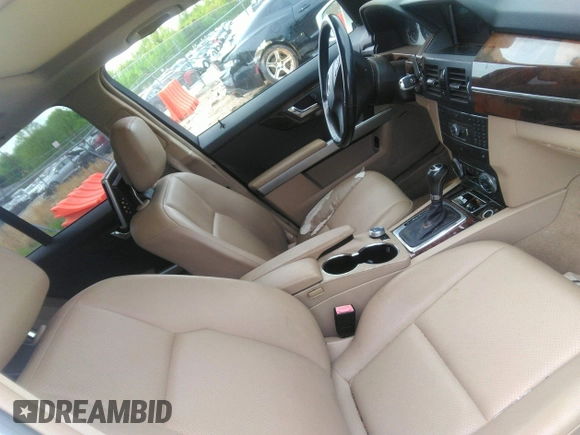 2011 Mercedes-Benz GLK GLK 350 with VIN WDCGG8HB0BF670401, listed as a IAAI auction lot 42027976 with 191,570 mi miles and . Bid and sale history available at carsss.com. Image 5.
