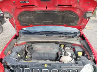 2017 Jeep Renegade Latitude with VIN ZACCJBBB7HPG27689, listed as a IAAI auction lot 42010657 with 143,202 mi miles. Bid and sale history available at carsss.com. Image 10.