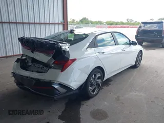 2025 Hyundai Elantra SEL Convenience z VIN KMHLS4DG6SU905114, wystawiony jako IAAI lot #42356092 z przebiegiem 9 569 mil mil oraz . Historia ofert i sprzedaży dostępna na DreamBid. Obrazek 4.