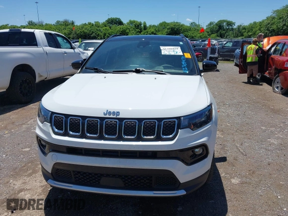 2023 Jeep Compass (RED) Edition z VIN 3C4NJDCN7PT555428, wystawiony jako IAAI lot #42309473 z przebiegiem 46 046 mil mil oraz . Historia ofert i sprzedaży dostępna na DreamBid. Obrazek 12.
