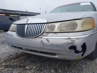 2001 Lincoln Town Car Executive with VIN 1LNHM81W91Y684733, listed as a IAAI auction lot 41949151 with 136,356 mi miles and . Bid and sale history available at DreamBid. Image 6.