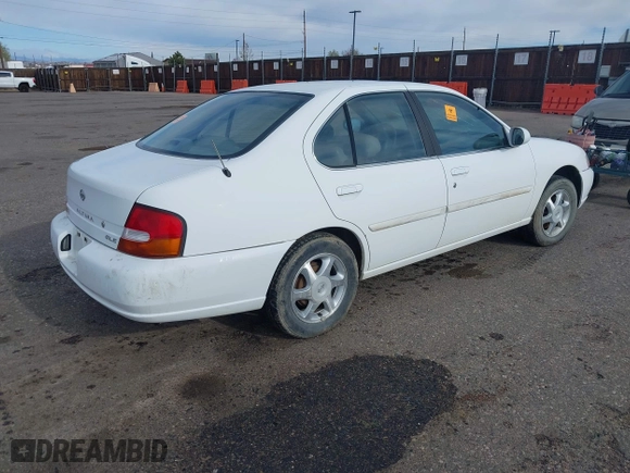 1999 Nissan Altima XE with VIN 1N4DL01D0XC168505, listed as a IAAI auction lot 41928029 with 307,674 mi miles. Bid and sale history available at carsss.com. Image 4.