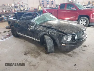 2005 Ford Mustang Deluxe z VIN 1ZVHT84N755243052, wystawiony jako IAAI lot #41881137 z przebiegiem 109 366 mil mil oraz . Historia ofert i sprzedaży dostępna na DreamBid. Obrazek 1.