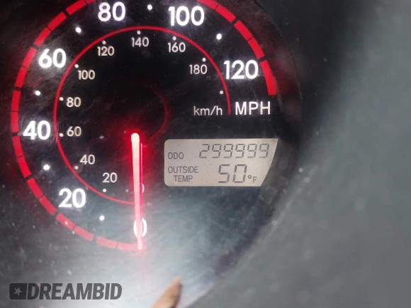 2008 Pontiac Vibe with VIN 5Y2SL658X8Z422933, listed as a IAAI auction lot 41757711 with 299,999 mi miles. Bid and sale history available at carsss.com. Image 7.