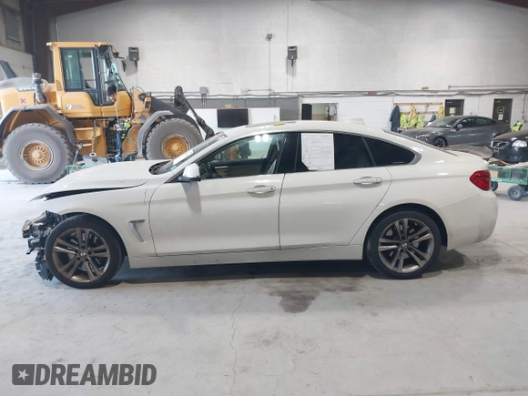 2019 BMW 4 Series 440i xDrive with VIN WBA4J7C5XKBM76209, listed as a IAAI auction lot 42071170 with 62,460 mi miles and . Bid and sale history available at carsss.com. Image 14.