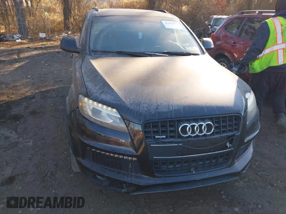 2014 Audi Q7 3.0T S line Prestige with VIN WA1DGAFE5ED013147, listed as a IAAI auction lot 41432296 with 121,861 mi miles. Bid and sale history available at carsss.com. Image 6.