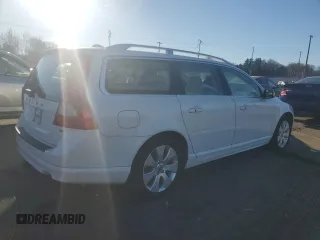 2008 Volvo V70 with VIN YV1BW982581020102, listed as a Copart auction lot 42049555 with 137,098 mi miles and Salvage Title. Bid and sale history available at DreamBid. Image 3.