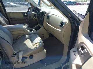 2003 Ford Expedition Eddie Bauer z VIN 1FMRU17W73LB39407, wystawiony jako IAAI lot #42042645 z przebiegiem 220 011 mil mil oraz . Historia ofert i sprzedaży dostępna na DreamBid. Obrazek 5.