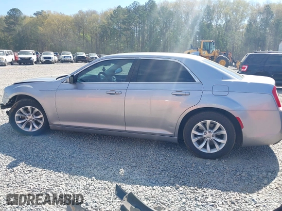 2015 Chrysler 300 Limited z VIN 2C3CCAAG2FH786866, wystawiony jako IAAI lot #41910140 z przebiegiem 183 770 mil mil oraz . Historia ofert i sprzedaży dostępna na DreamBid. Obrazek 15.