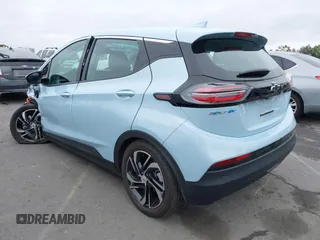 2023 Chevrolet Bolt EV 2LT z VIN 1G1FX6S01P4153634, wystawiony jako IAAI lot #42093390 z przebiegiem 8063 mil mil oraz . Historia ofert i sprzedaży dostępna na DreamBid. Obrazek 3.